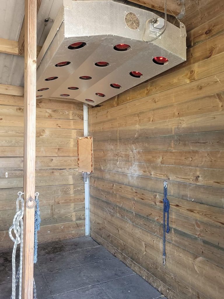 Solarium pour chevaux dans les installations équestres du Val-d’Oise
